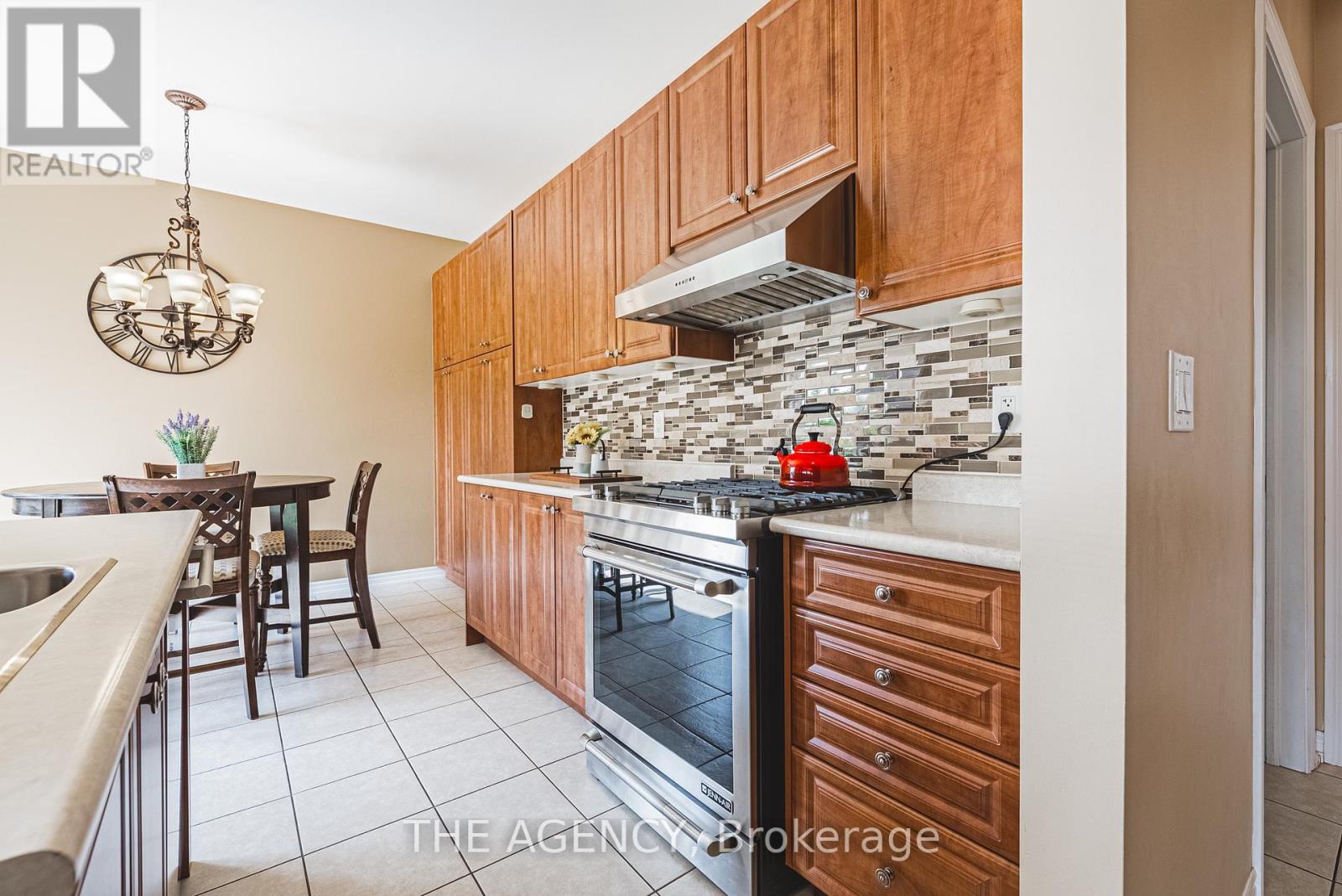 Photo 10 of 636 Serafini Crescent, Milton ON
