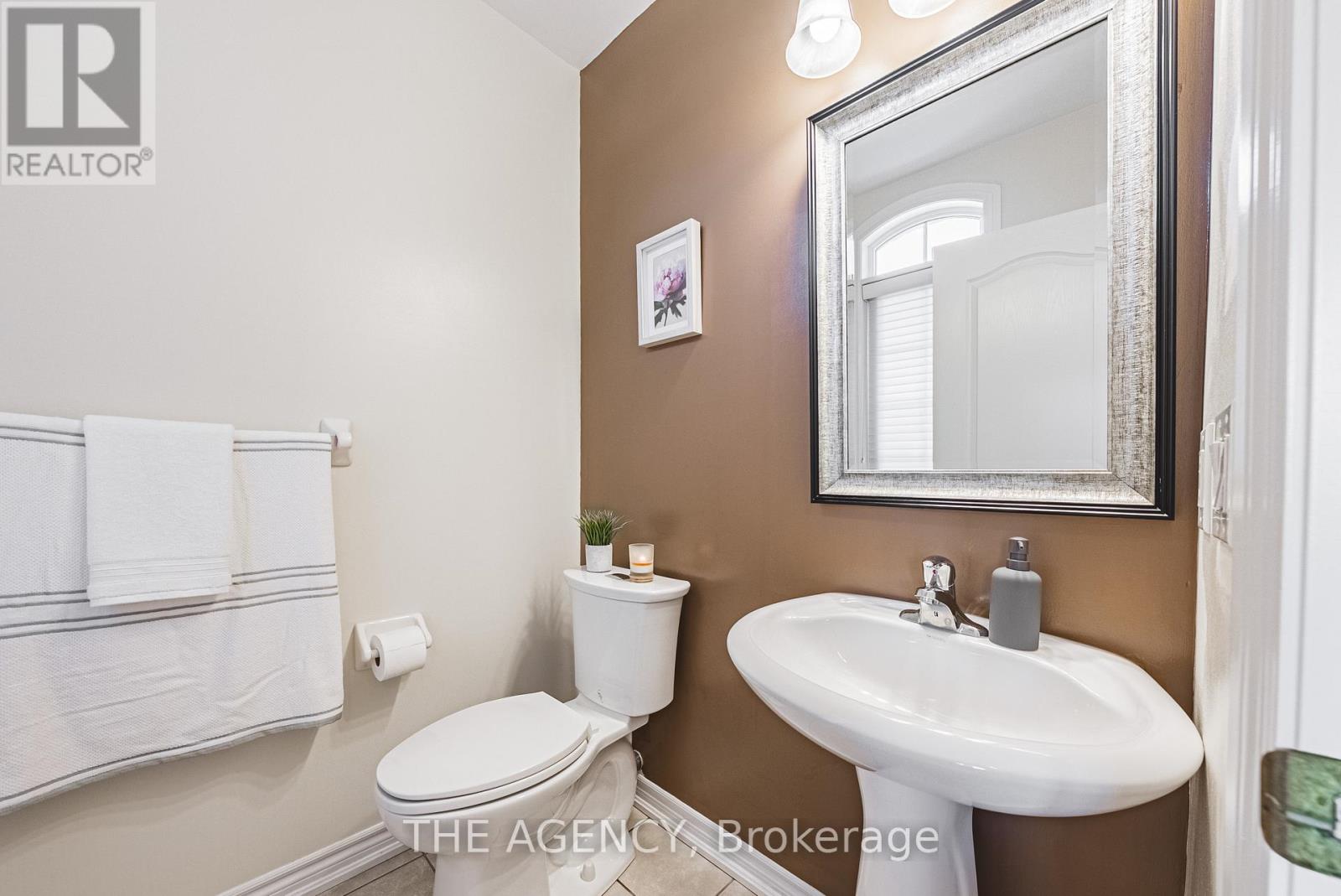 Photo 16 of 636 Serafini Crescent, Milton ON