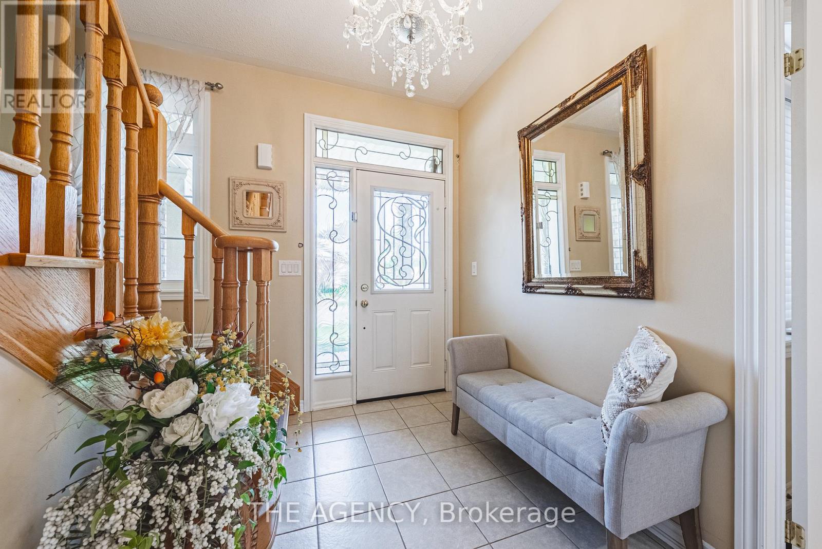 Photo 2 of 636 Serafini Crescent, Milton ON