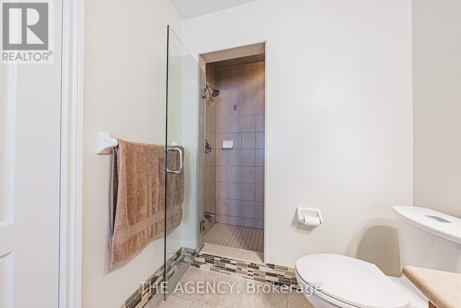 Photo 33 of 636 Serafini Crescent, Milton ON