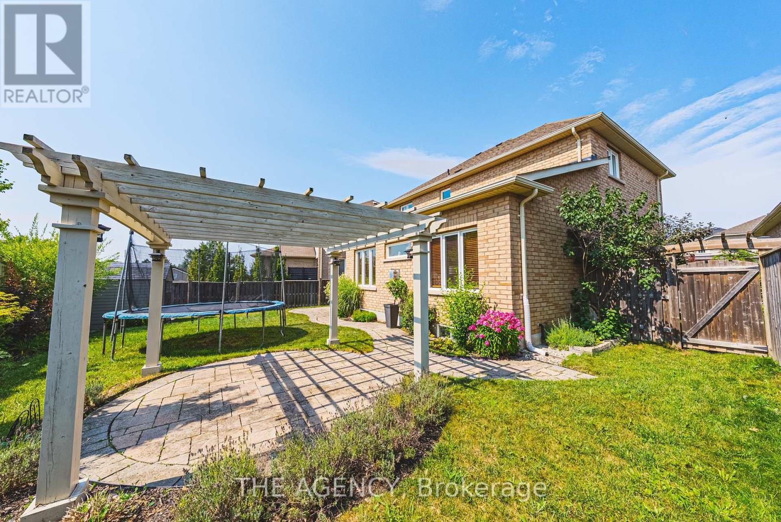 Photo 36 of 636 Serafini Crescent, Milton ON