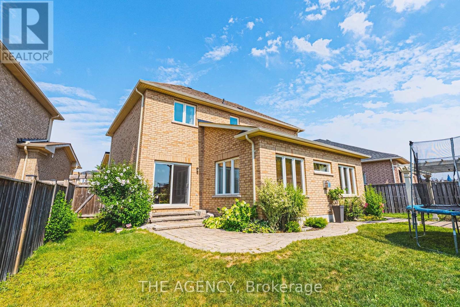 Photo 38 of 636 Serafini Crescent, Milton ON