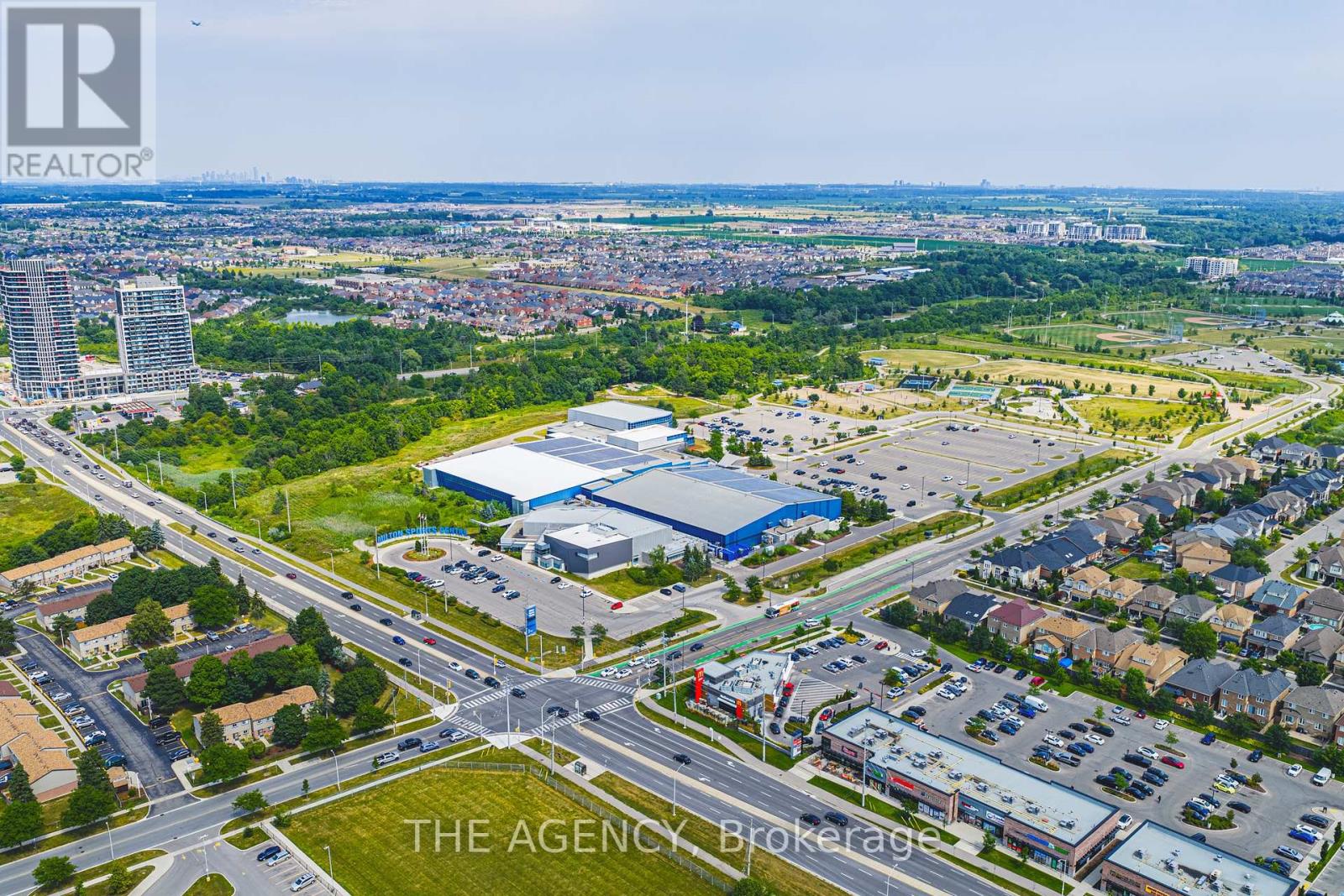 Photo 48 of 636 Serafini Crescent, Milton ON