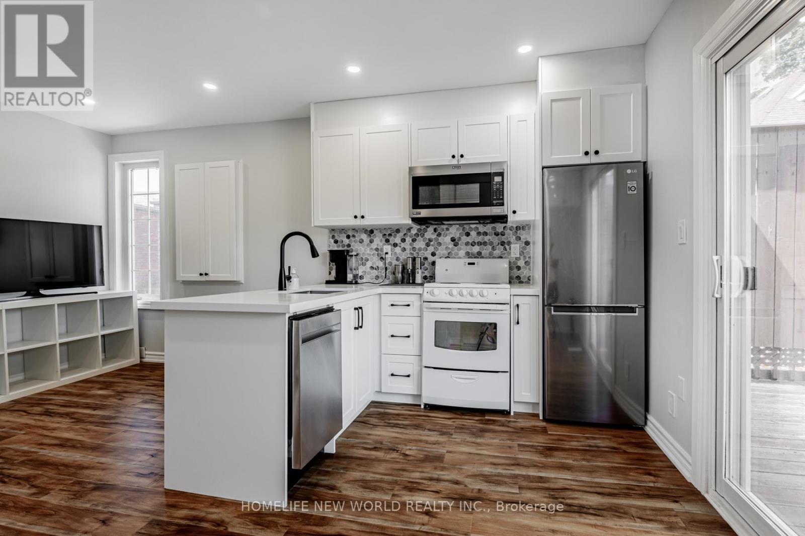 Photo 4 of 2nd 133 Shanly Street, Toronto ON