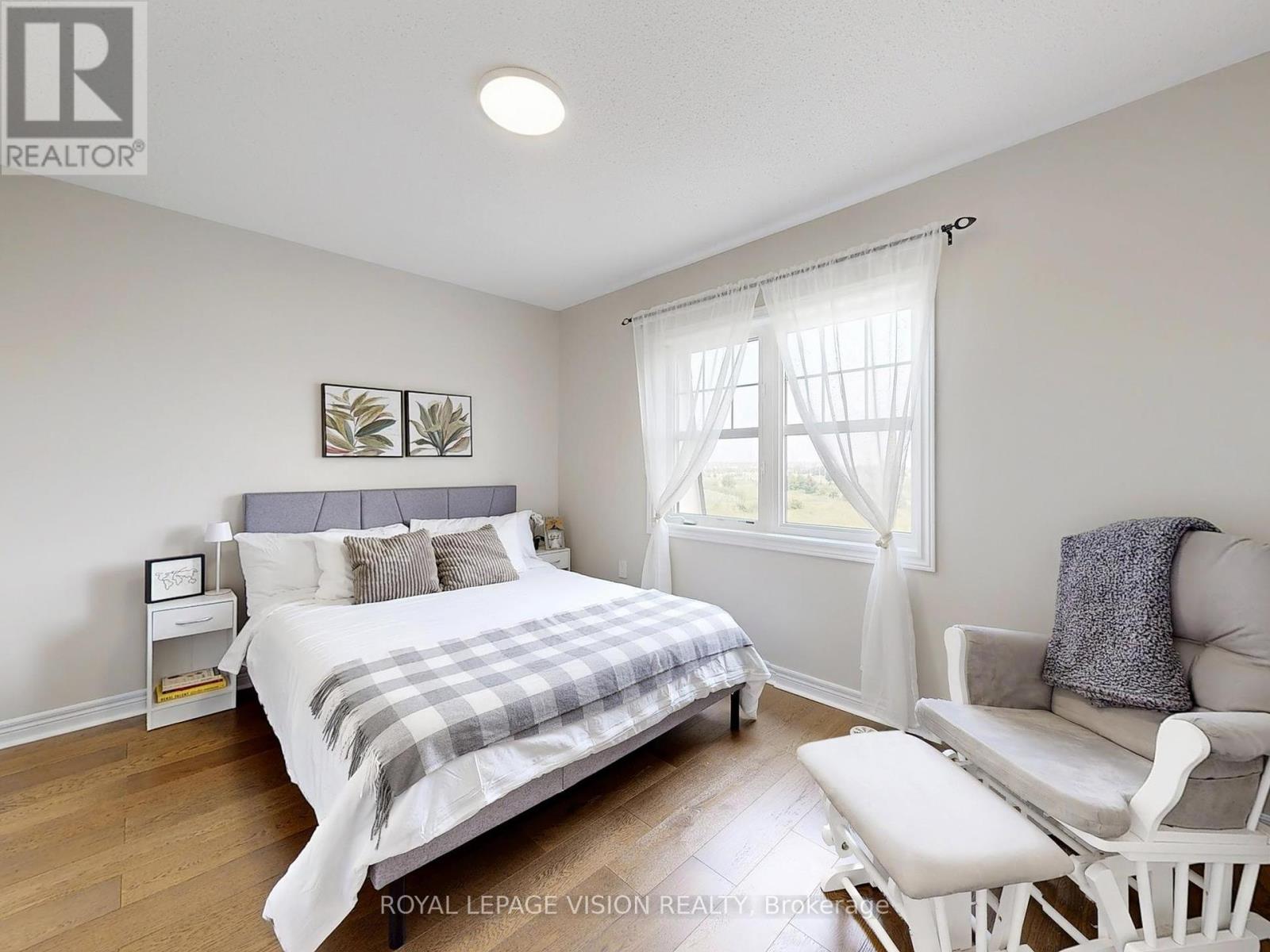 Photo 11 of 28 Soldier Street, Brampton ON