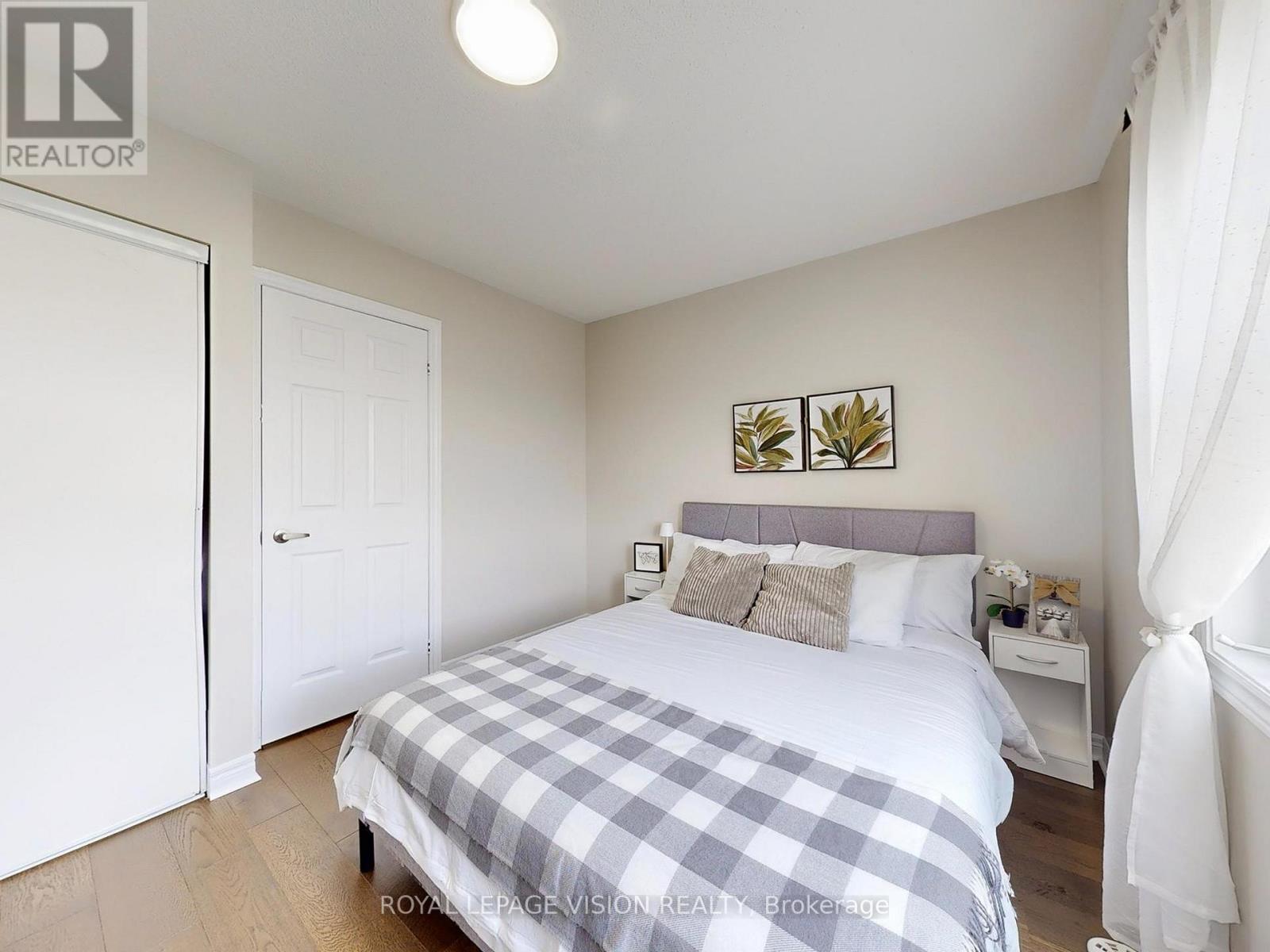 Photo 13 of 28 Soldier Street, Brampton ON