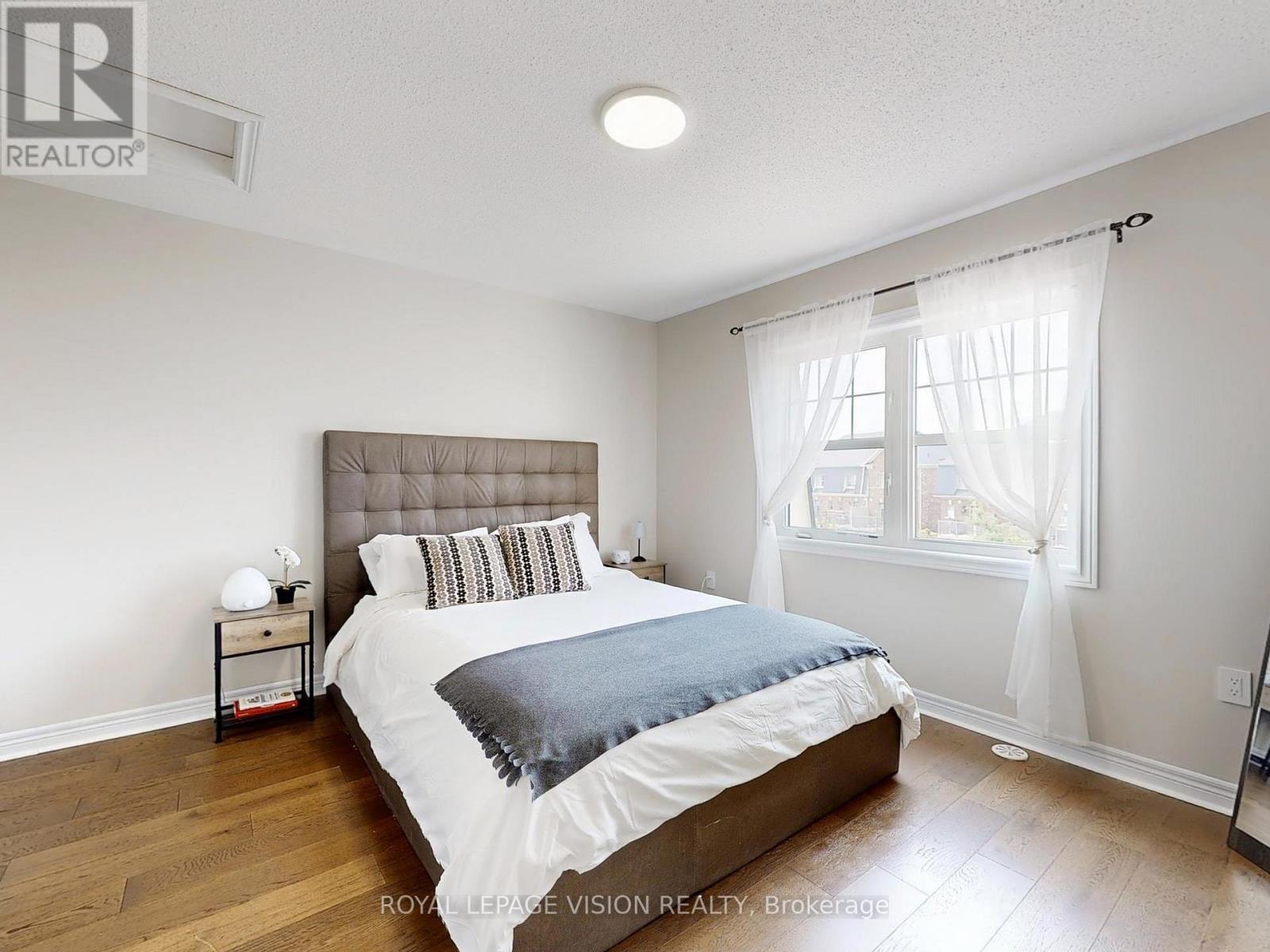 Photo 14 of 28 Soldier Street, Brampton ON