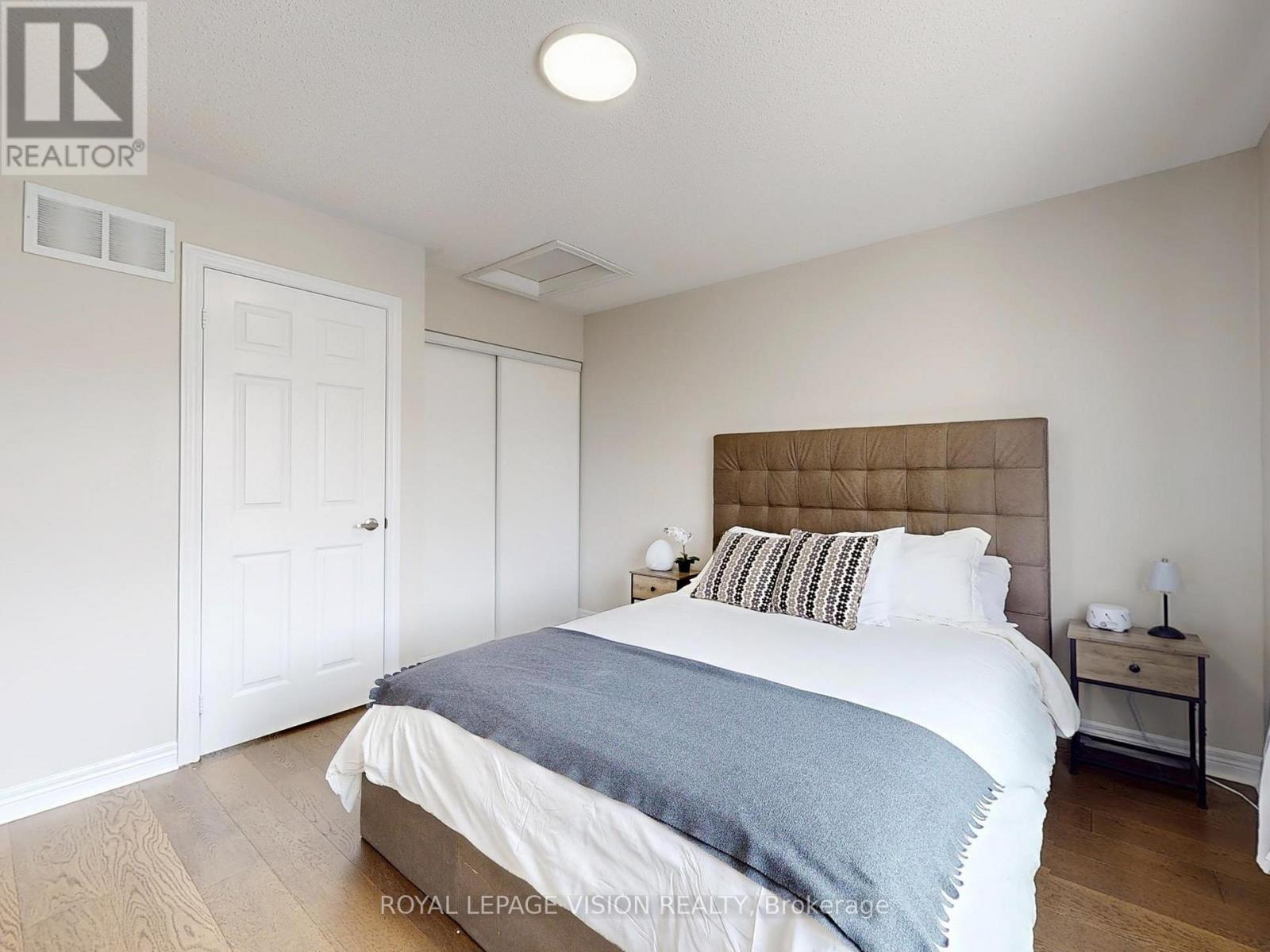 Photo 16 of 28 Soldier Street, Brampton ON