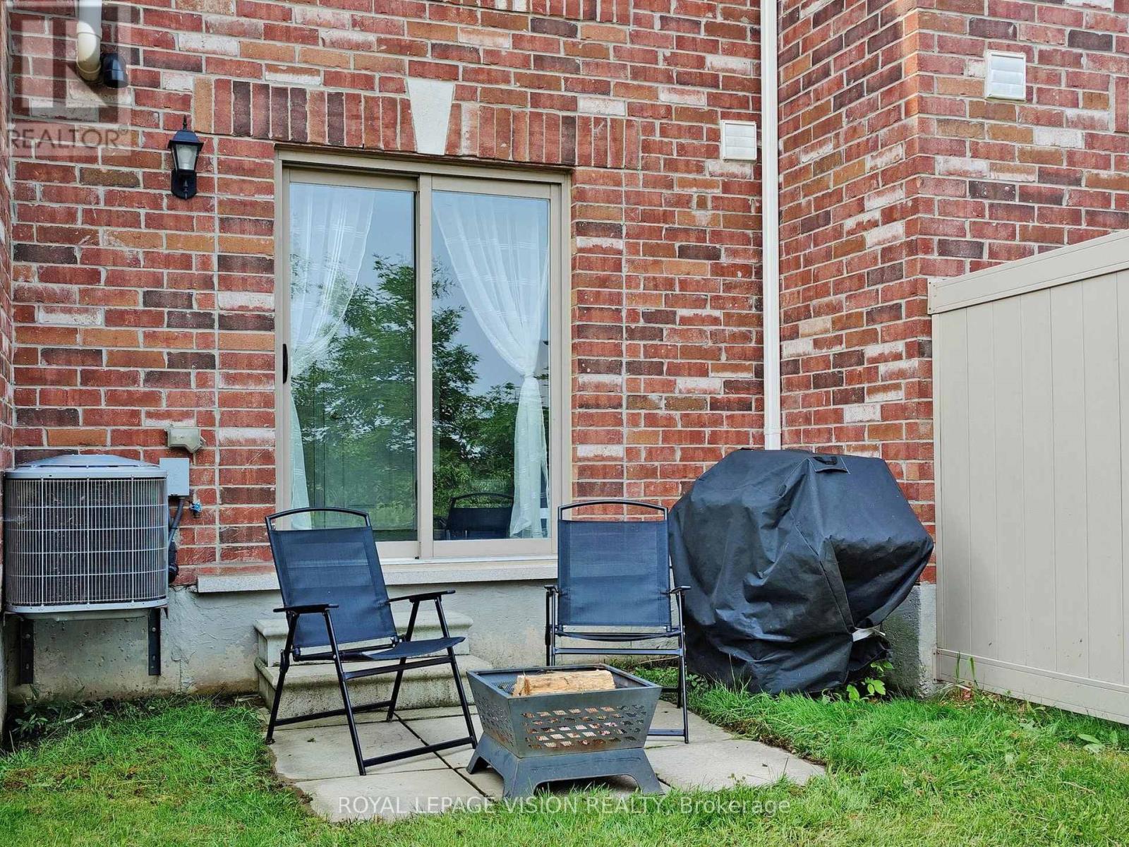Photo 21 of 28 Soldier Street, Brampton ON