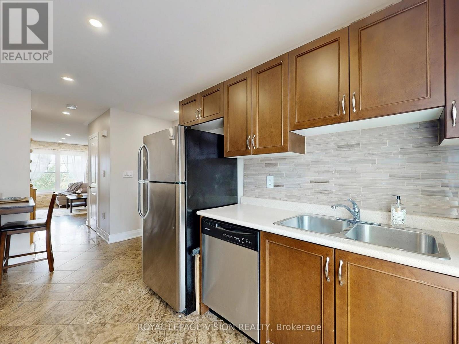 Photo 7 of 28 Soldier Street, Brampton ON
