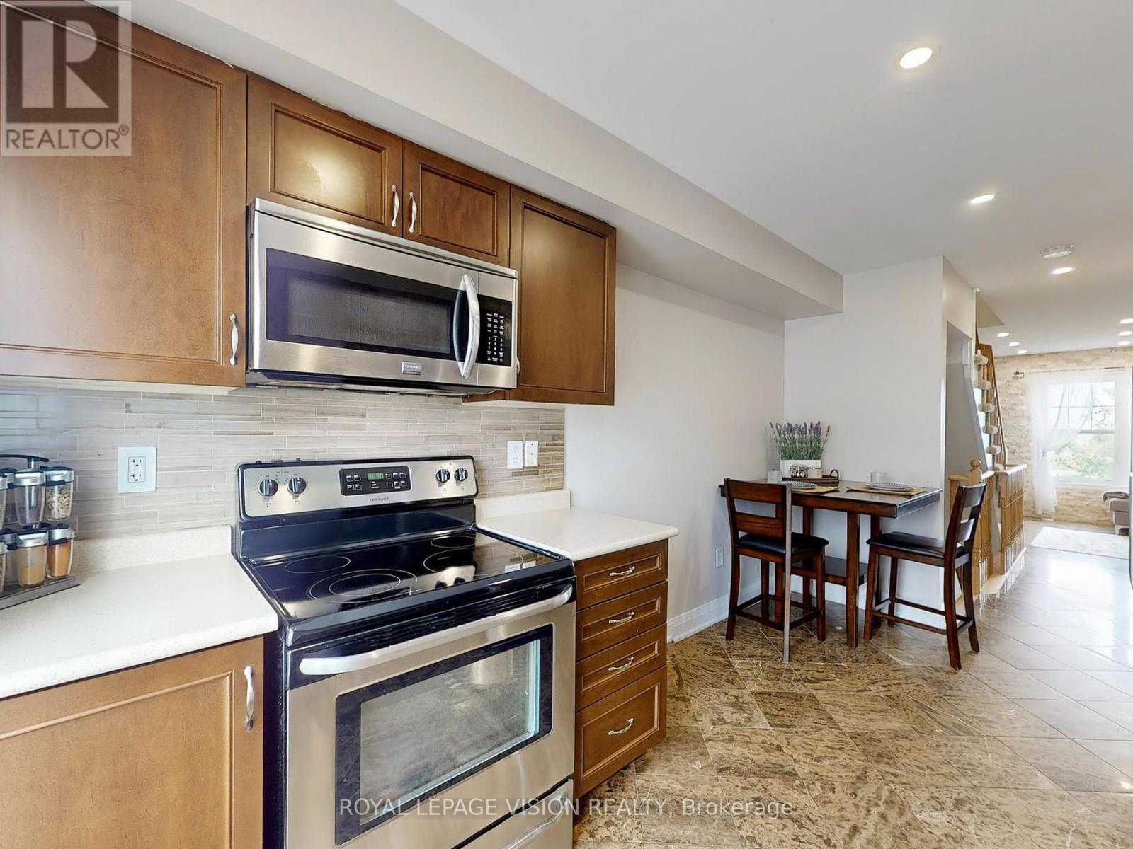 Photo 8 of 28 Soldier Street, Brampton ON