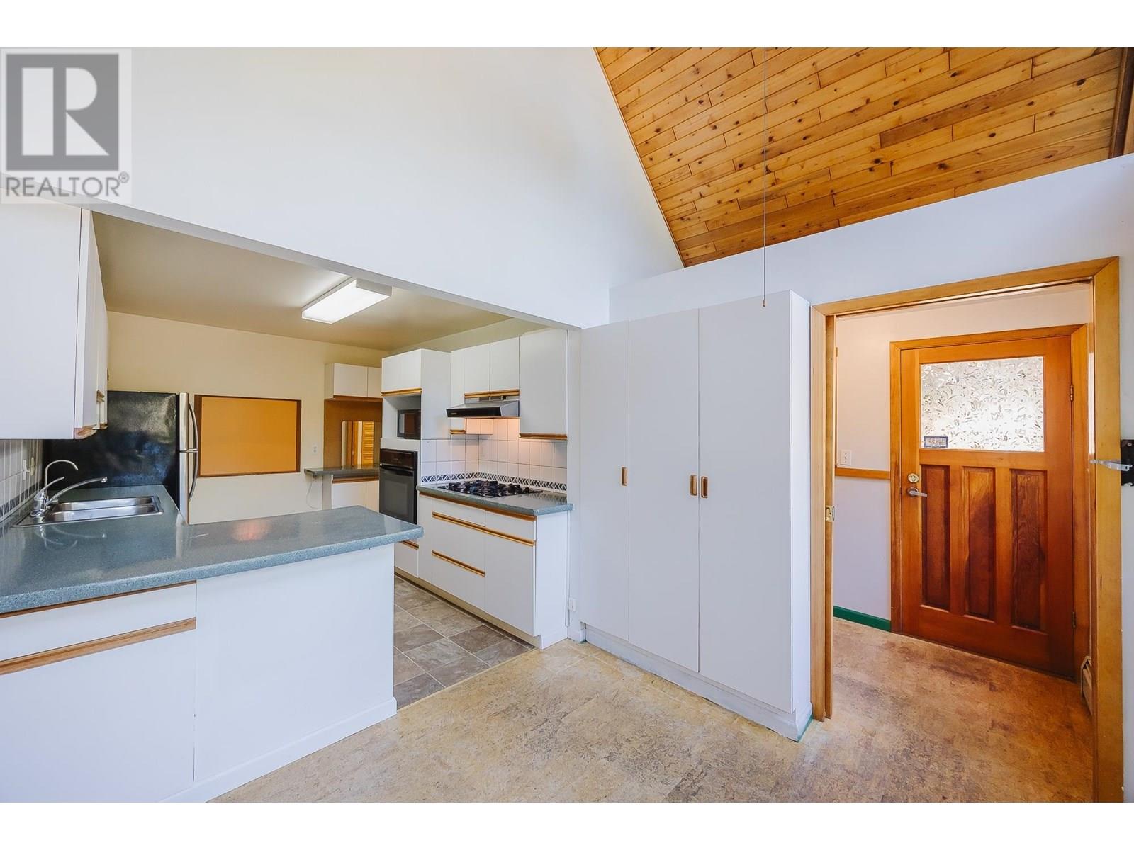 Photo 9 of 22416 129 Avenue, Maple Ridge BC