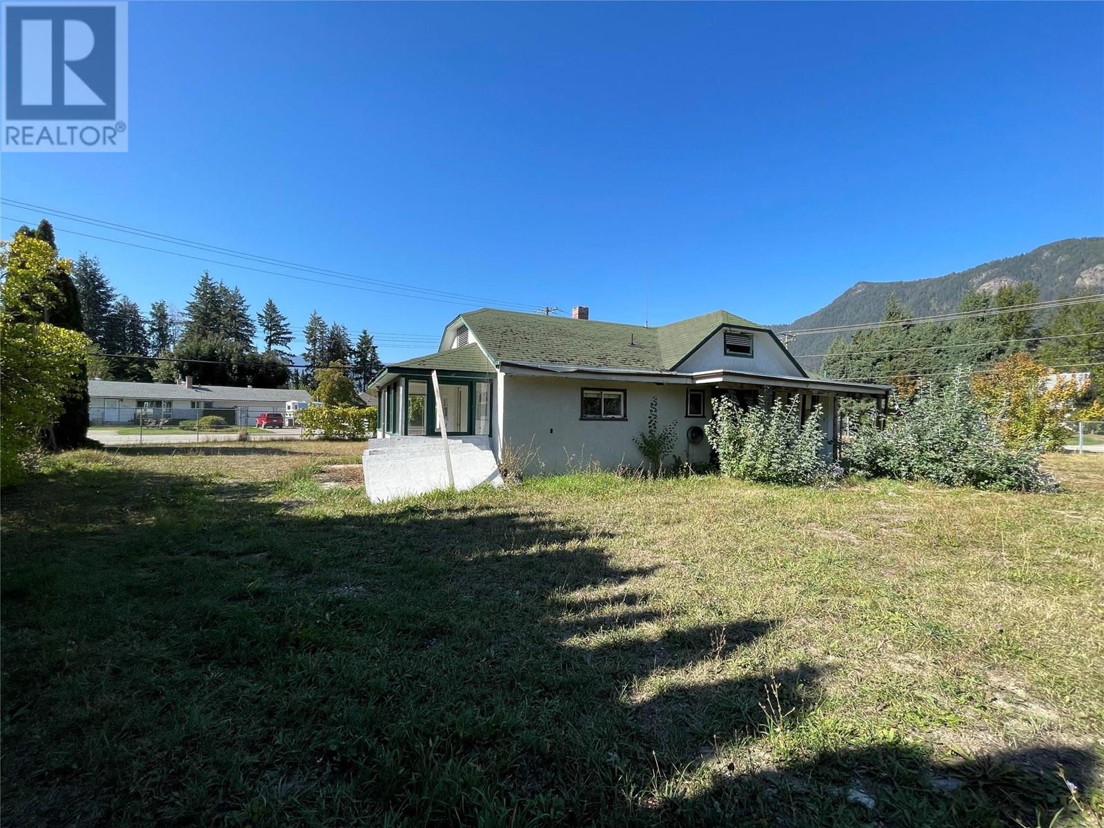  401 Finlayson Street, Sicamous