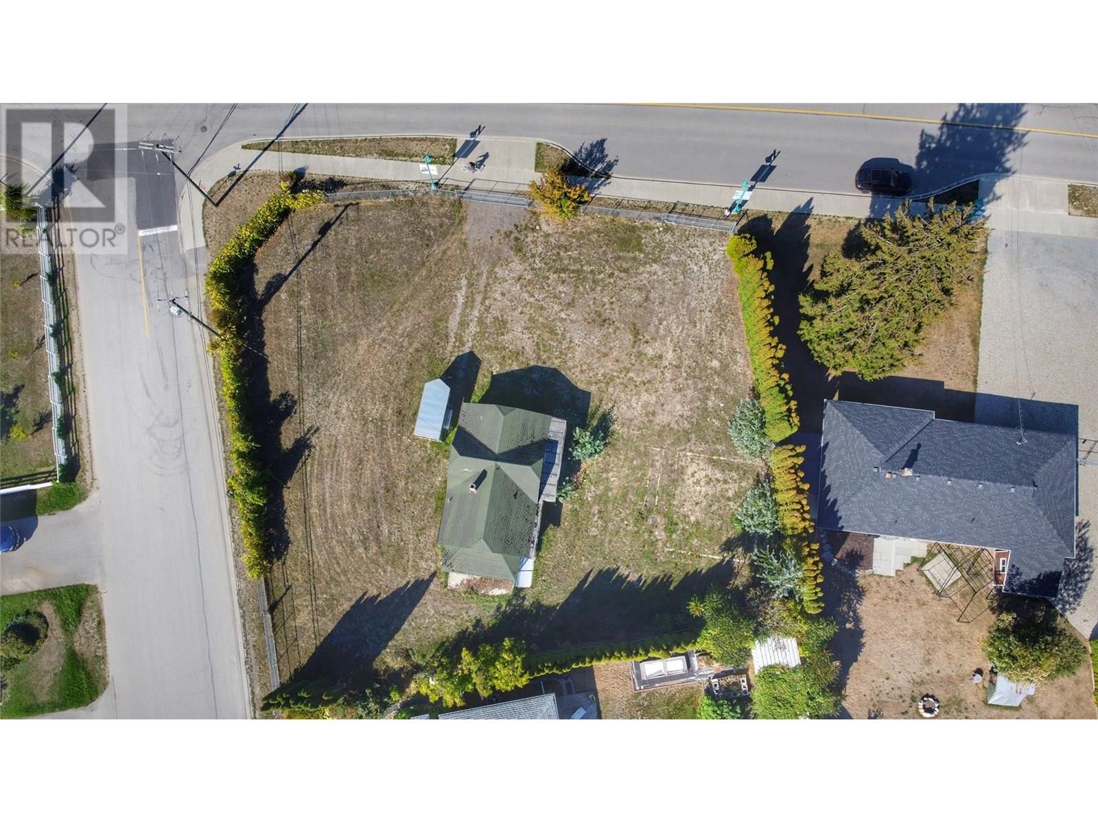  401 Finlayson Street, Sicamous