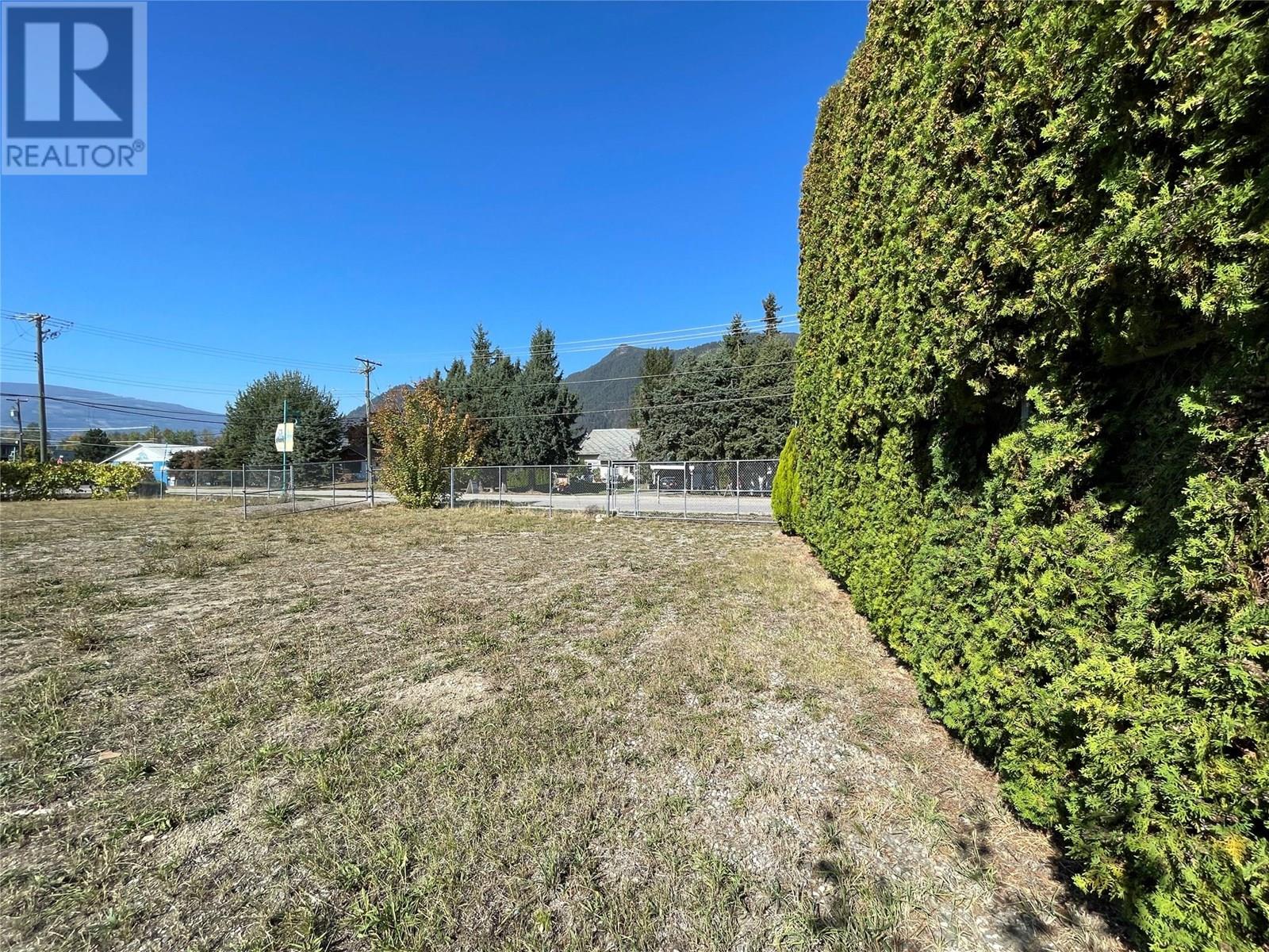  401 Finlayson Street, Sicamous