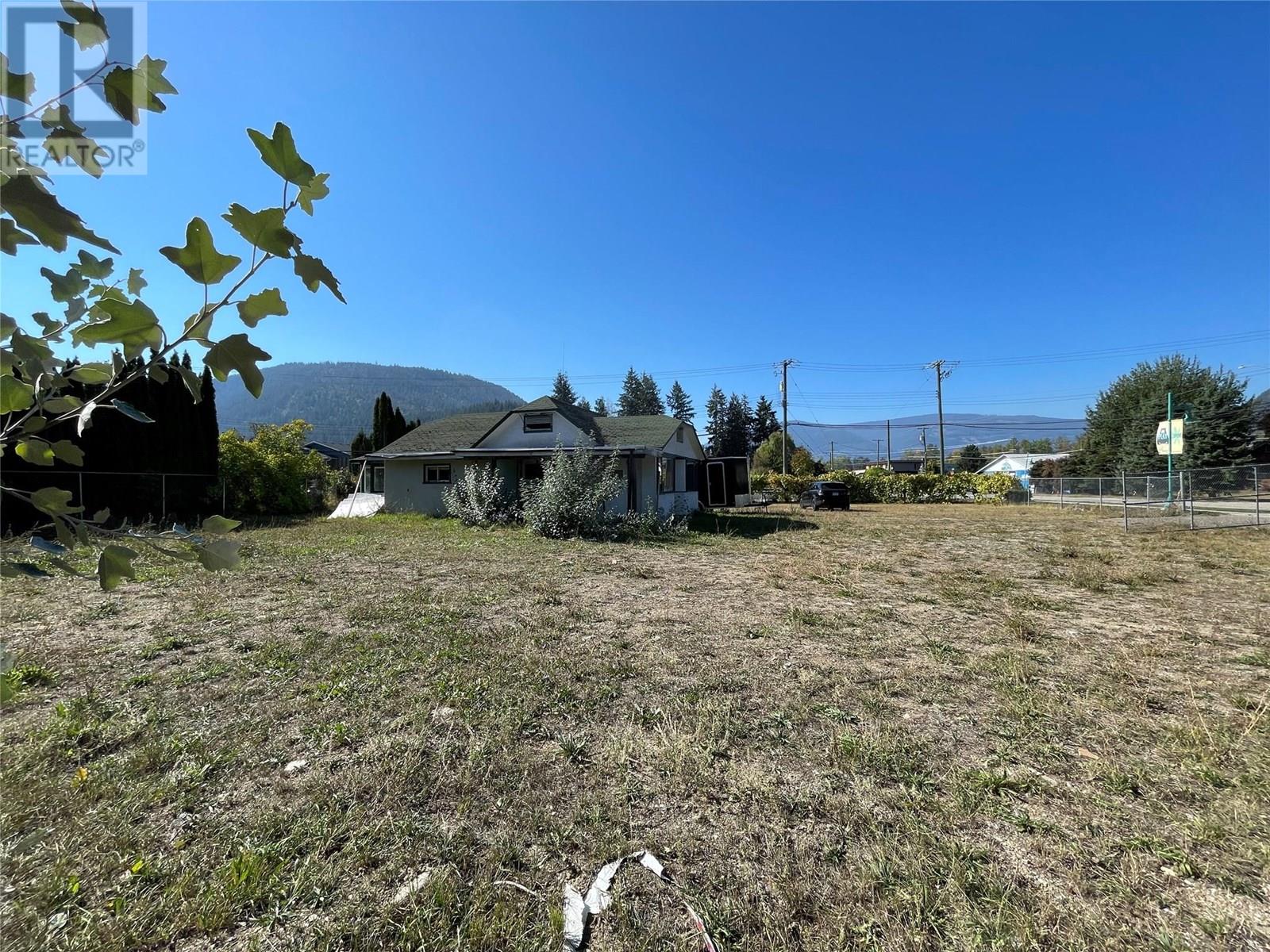  401 Finlayson Street, Sicamous