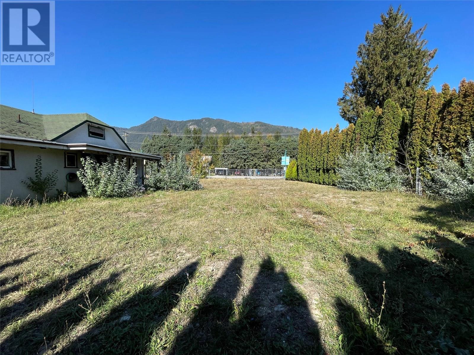  401 Finlayson Street, Sicamous