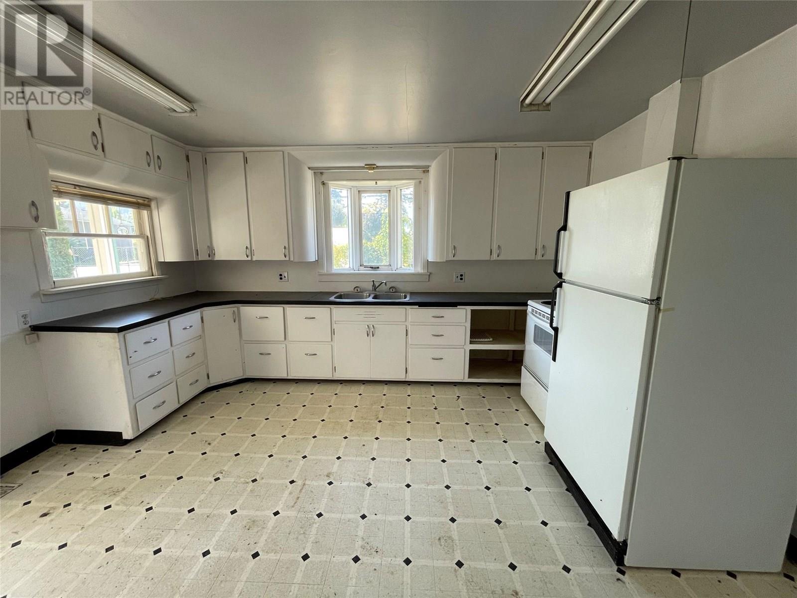  401 Finlayson Street, Sicamous