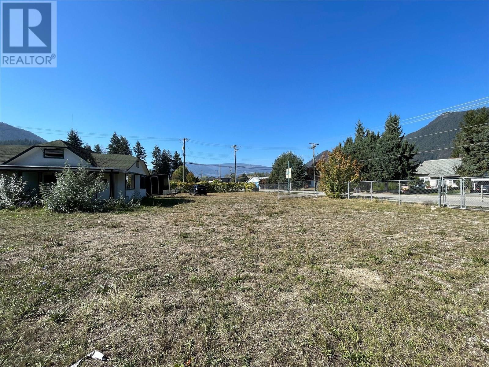  401 Finlayson Street, Sicamous