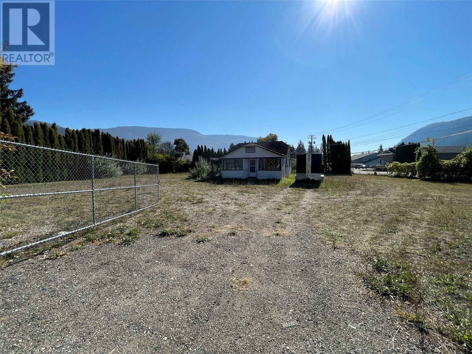  401 Finlayson Street, Sicamous