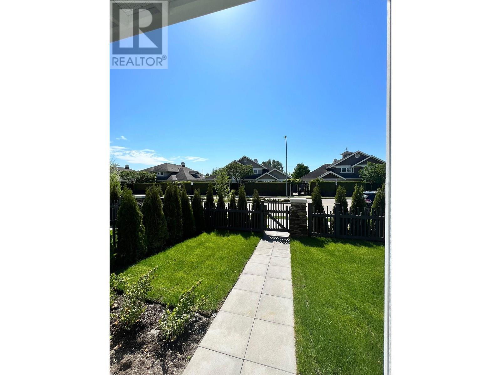 Photo 4 of 122 5311 Admiral Way, Delta BC