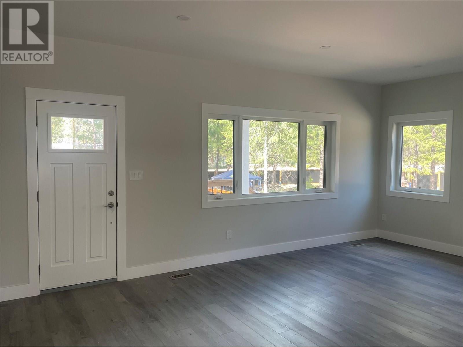 160 3rd Avenue, Christina Lake