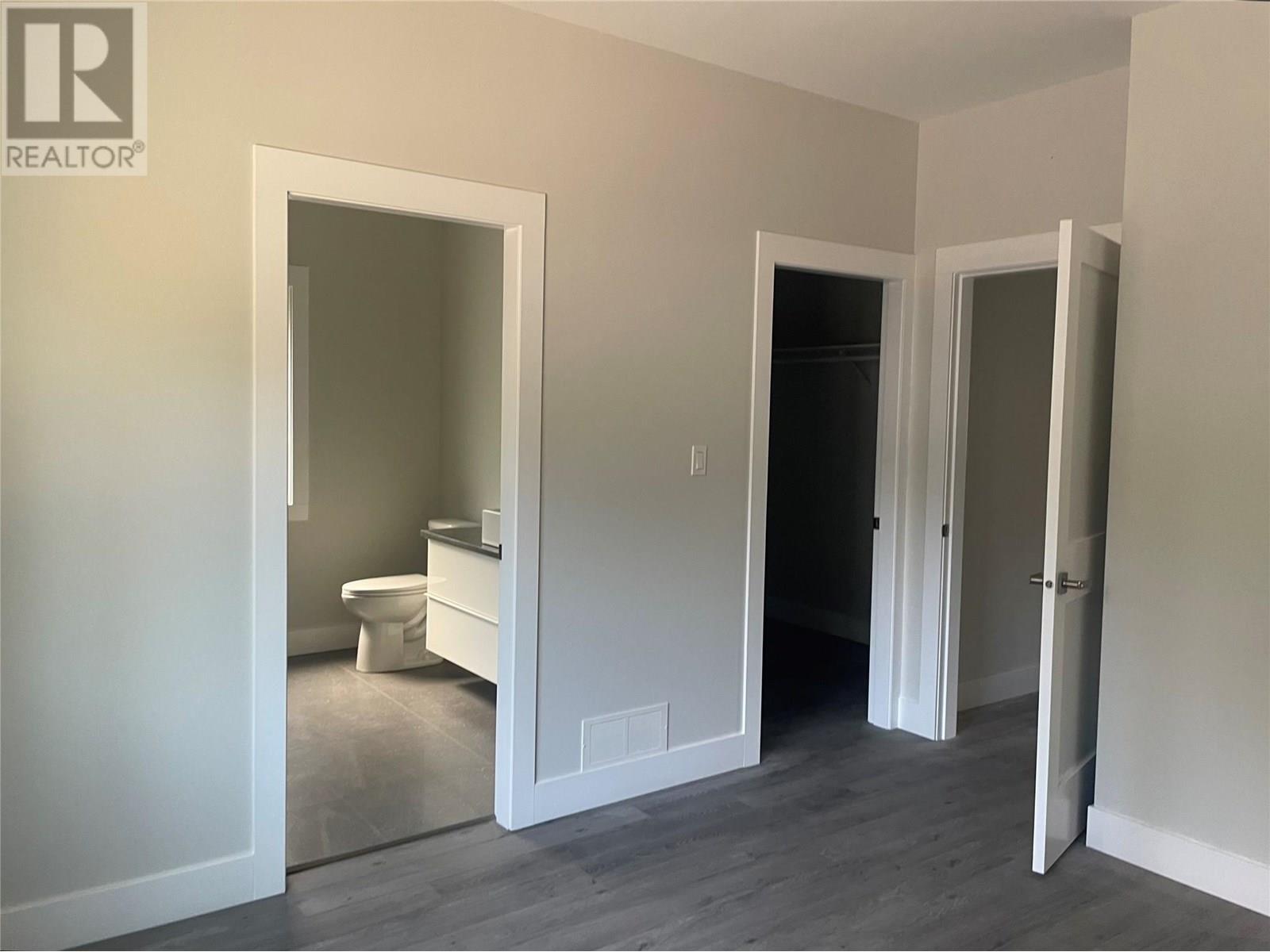 160 3rd Avenue, Christina Lake