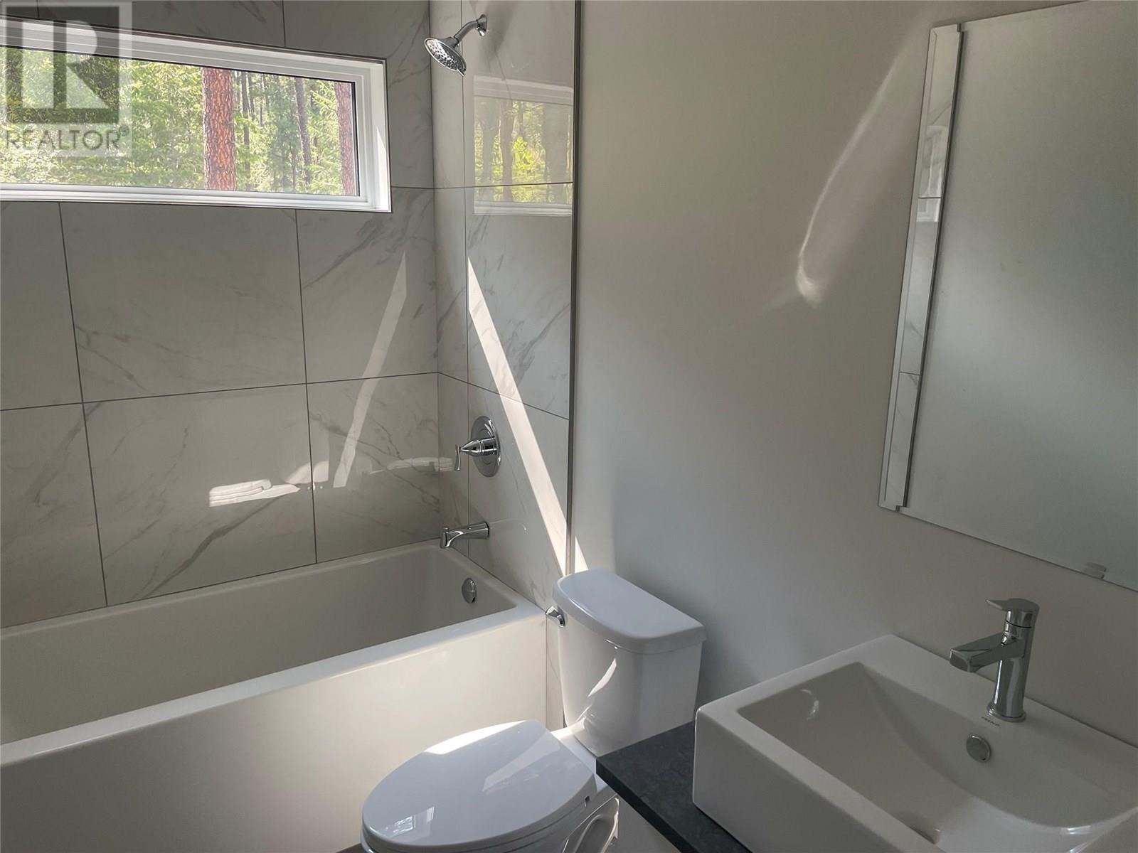 160 3rd Avenue, Christina Lake