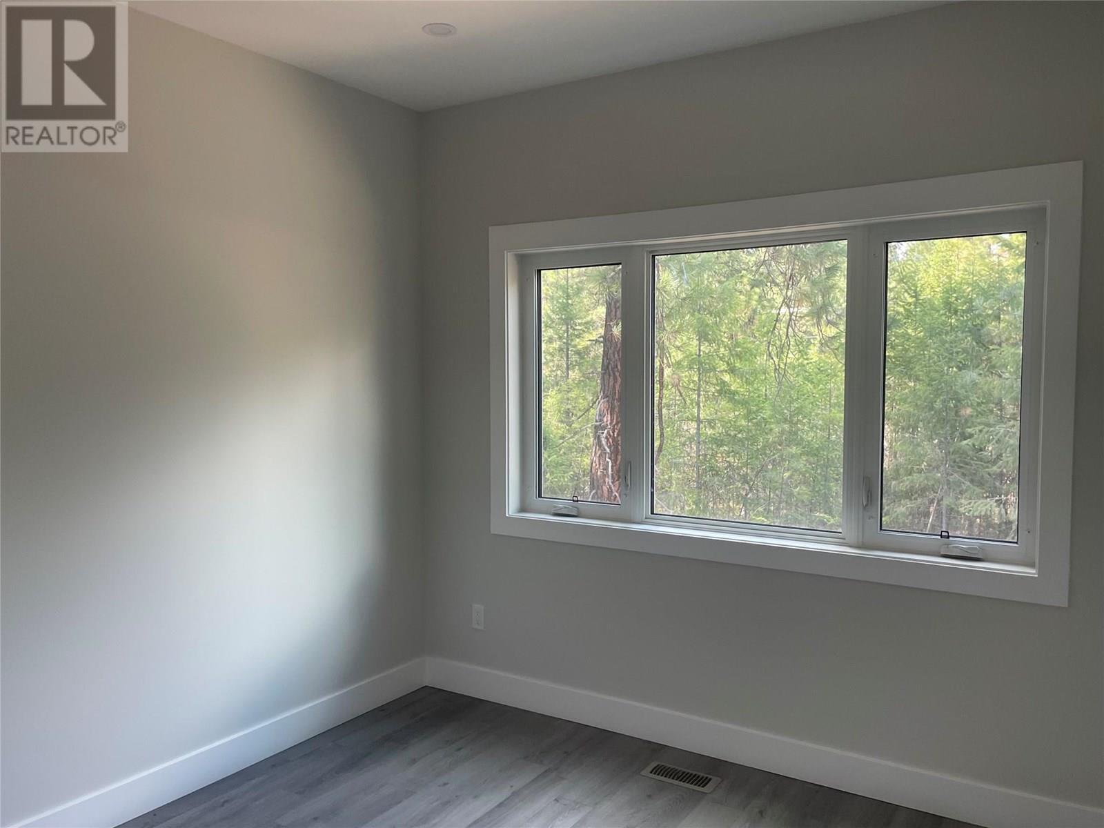 160 3rd Avenue, Christina Lake