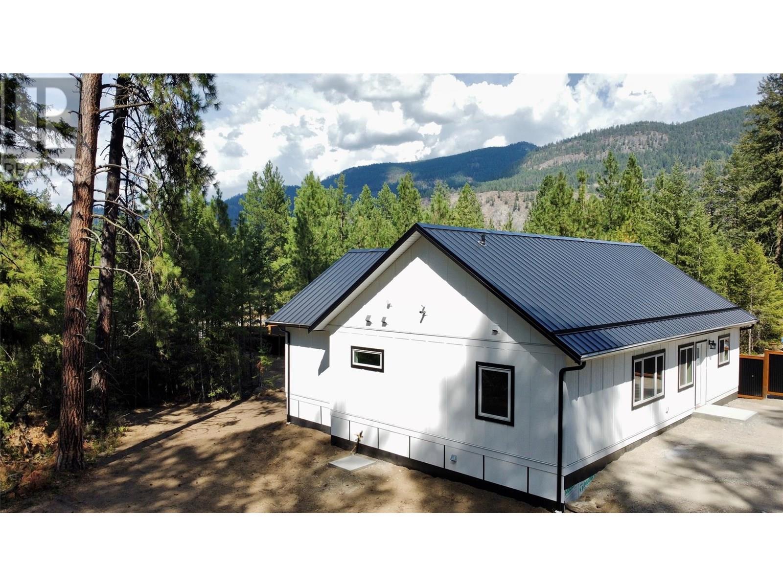 160 3rd Avenue, Christina Lake