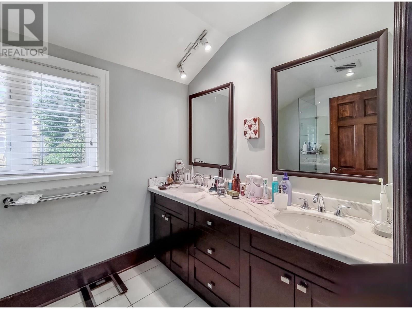 Photo 8 of 3521 W 39th Avenue, Vancouver BC