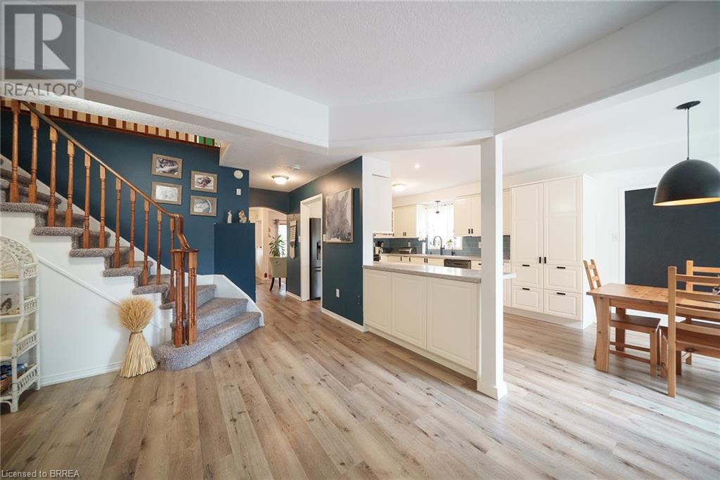 Photo 11 of 9 Osborn Avenue, Brantford ON