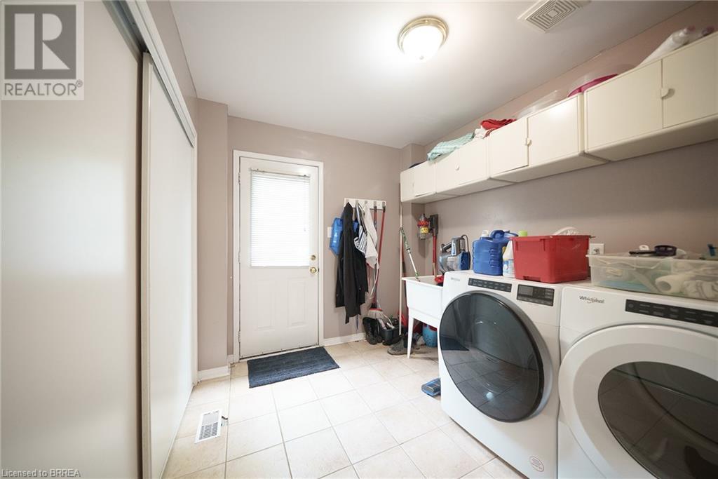 Photo 46 of 9 Osborn Avenue, Brantford ON
