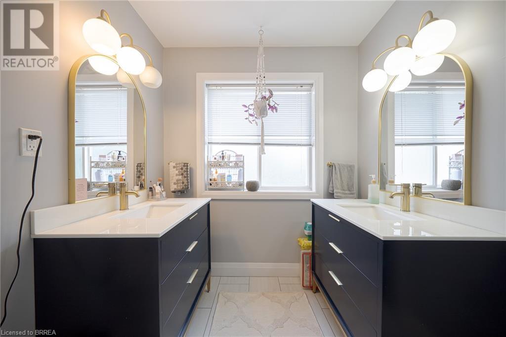 Photo 40 of 9 Osborn Avenue, Brantford ON