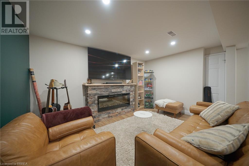 Photo 38 of 9 Osborn Avenue, Brantford ON