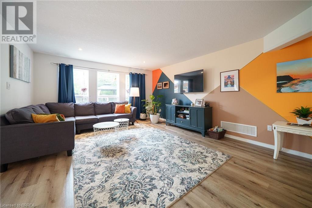 Photo 21 of 9 Osborn Avenue, Brantford ON