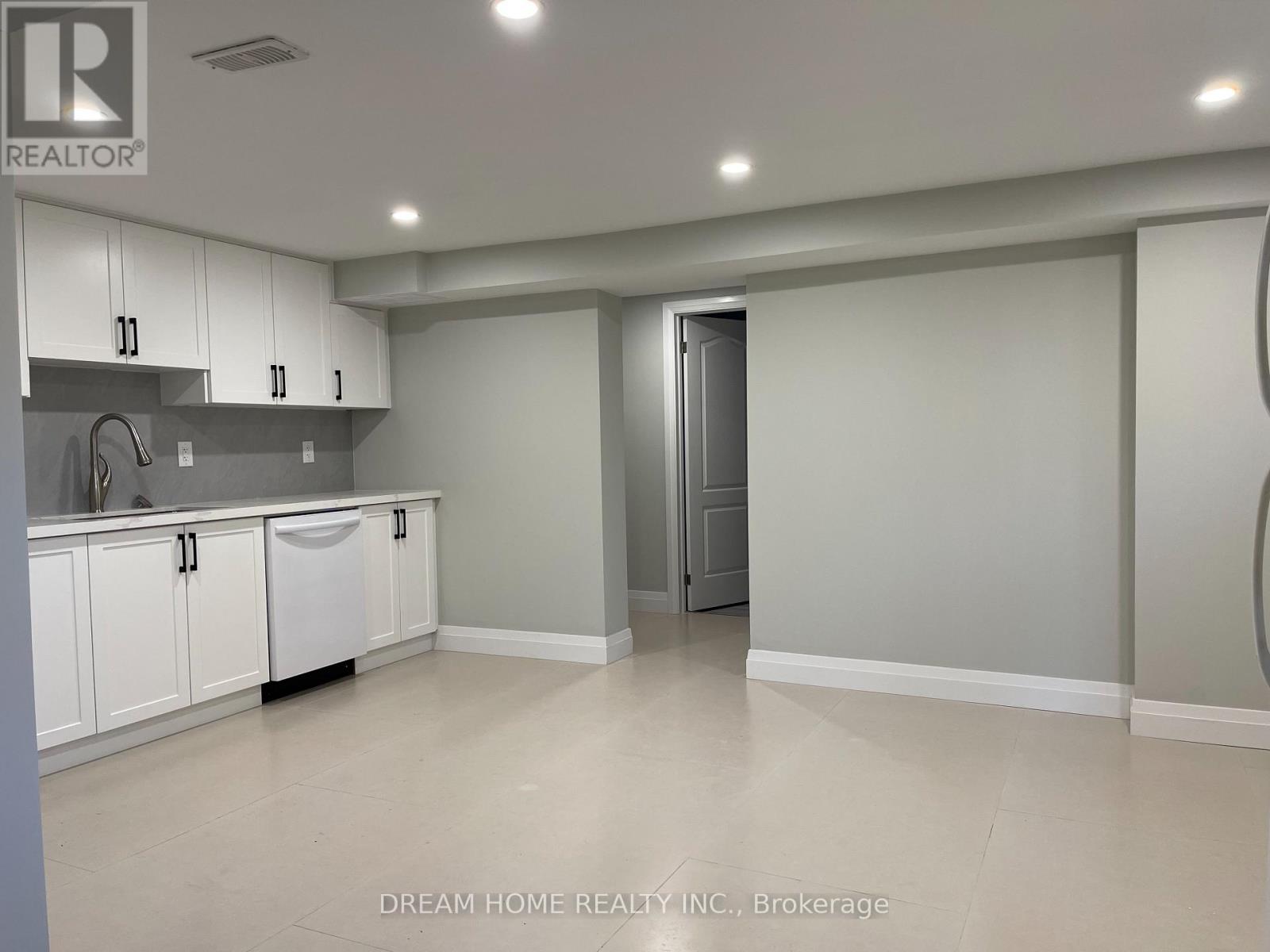Photo 10 of 11 Garden Park Avenue, Toronto ON