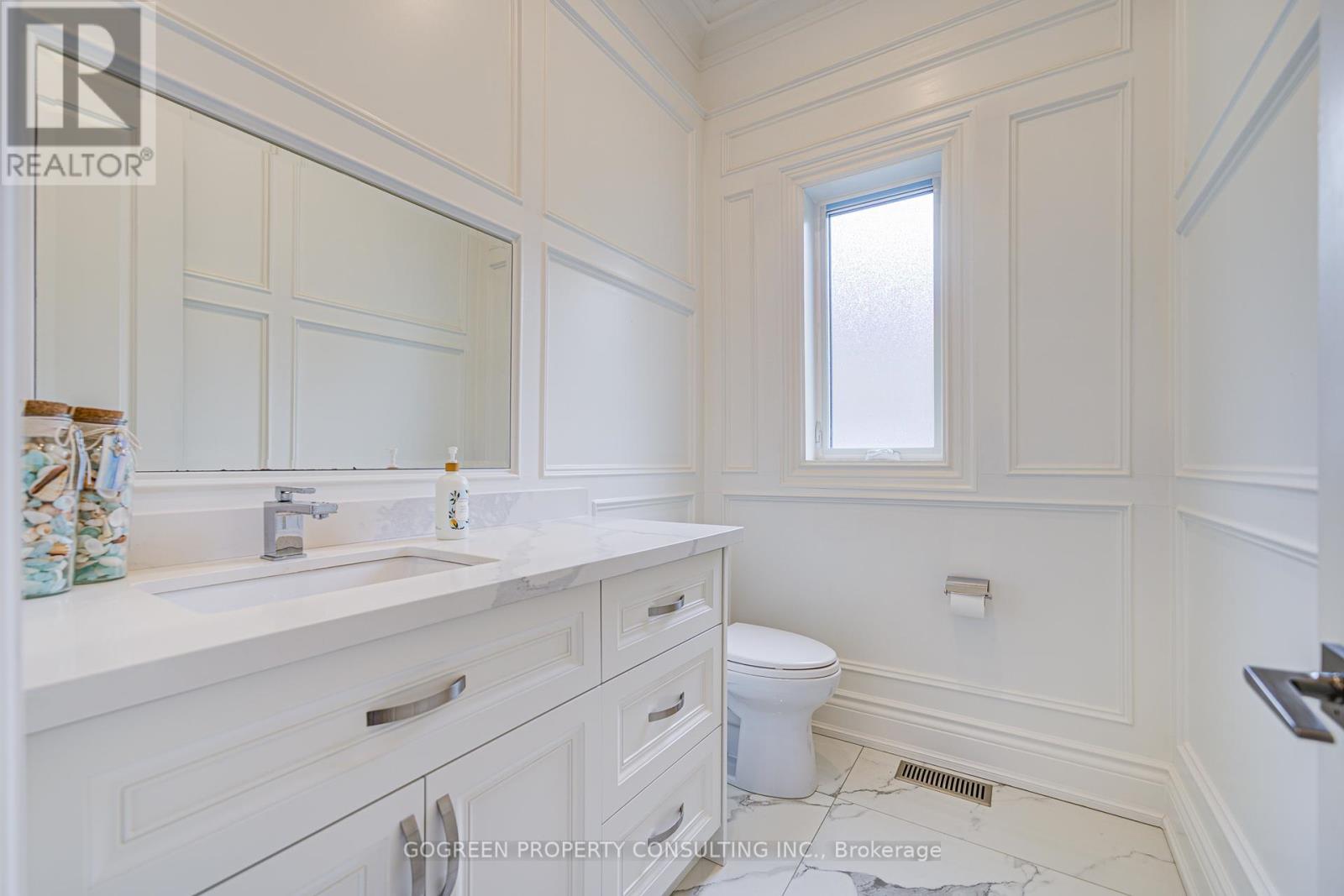 Photo 11 of 329 Paliser Crescent S, Richmond Hill ON