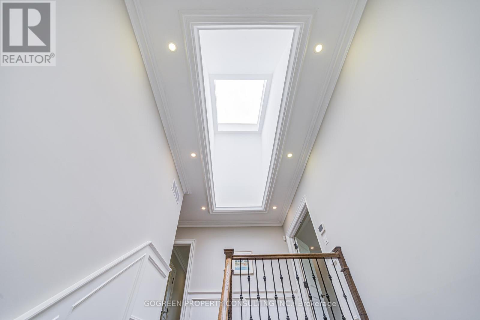Photo 25 of 329 Paliser Crescent S, Richmond Hill ON