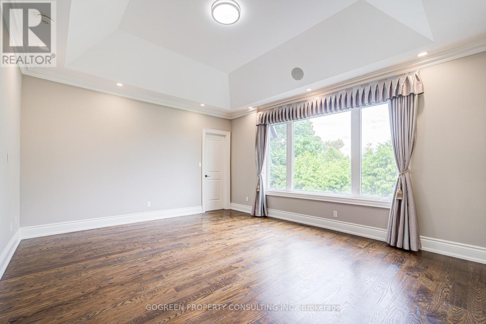 Photo 27 of 329 Paliser Crescent S, Richmond Hill ON