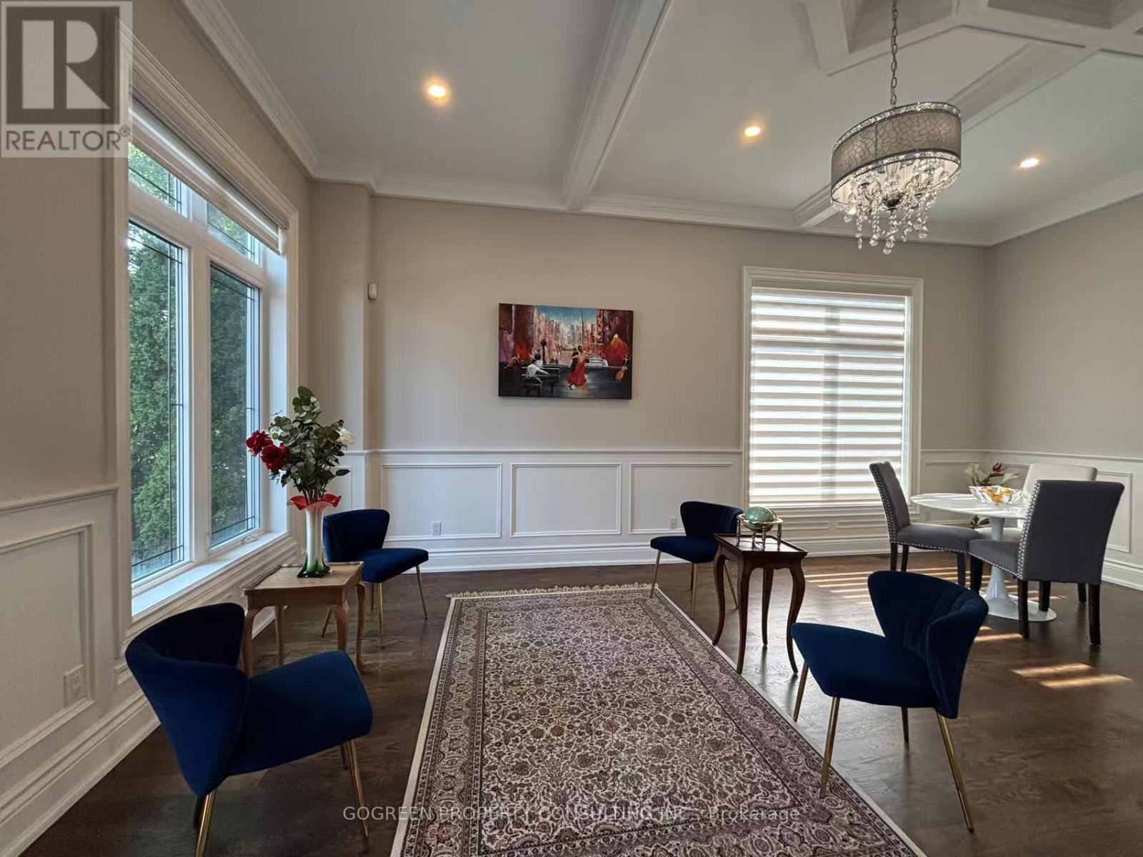 Photo 8 of 329 Paliser Crescent S, Richmond Hill ON