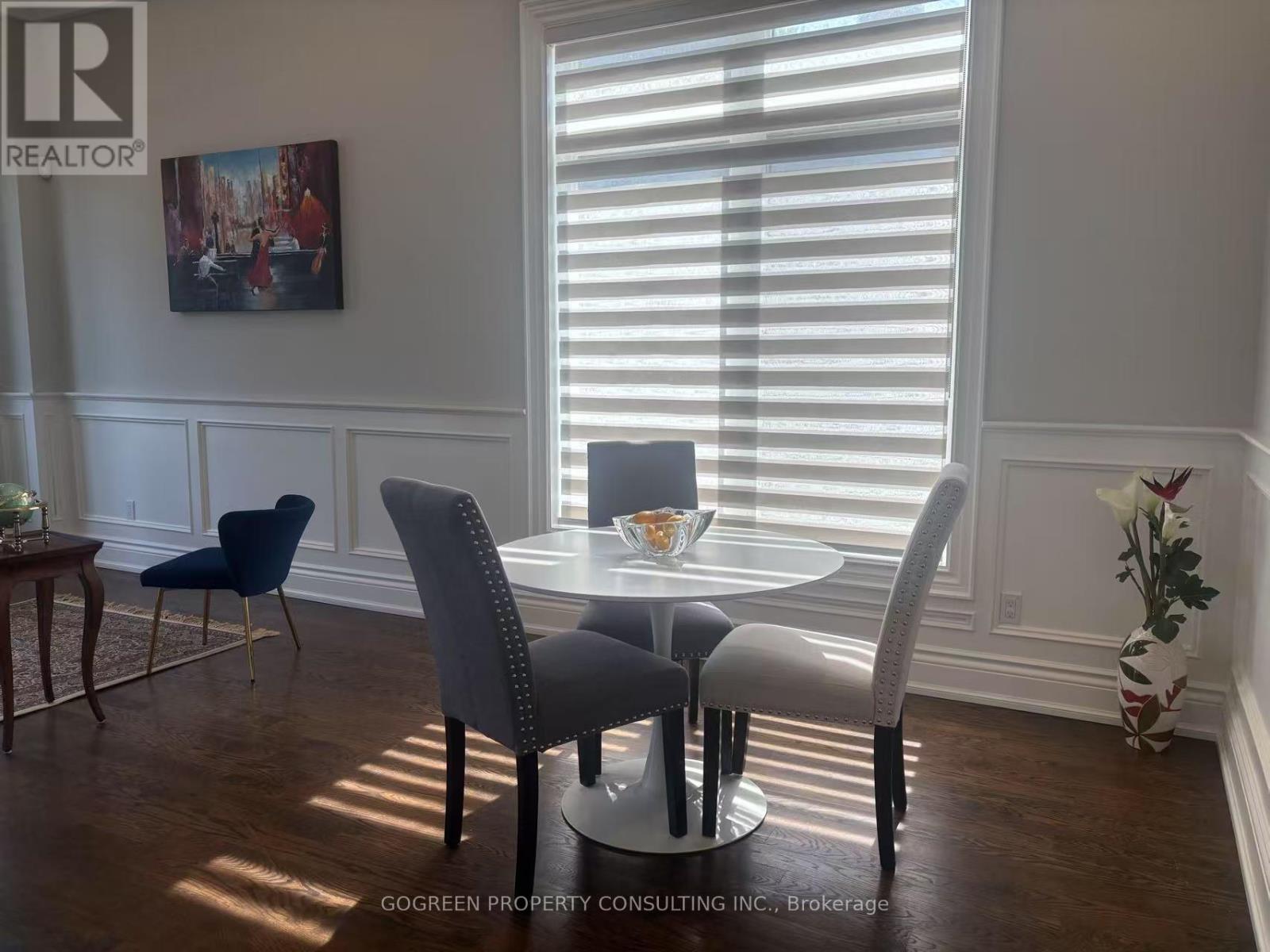Photo 10 of 329 Paliser Crescent S, Richmond Hill ON