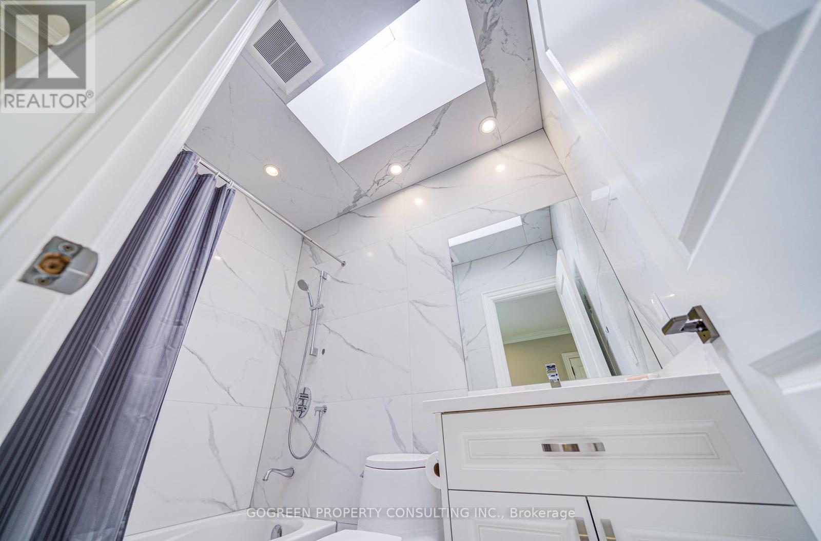 Photo 33 of 329 Paliser Crescent S, Richmond Hill ON