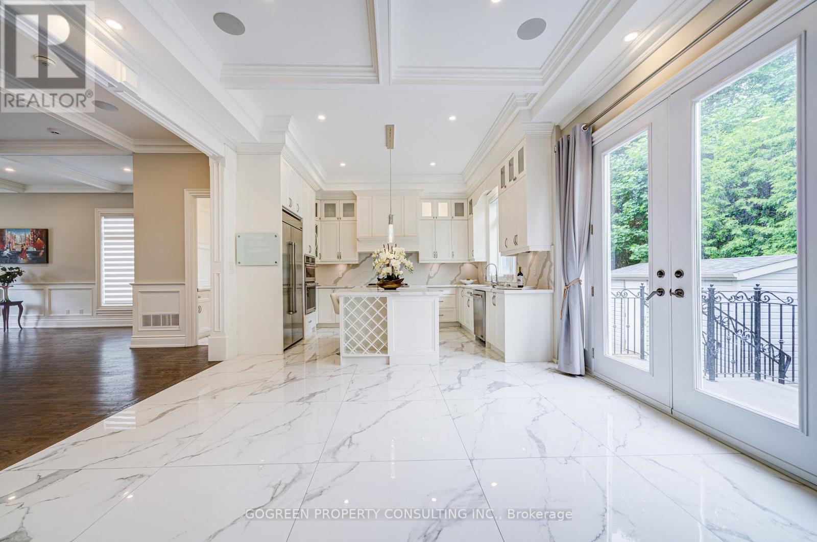 Photo 18 of 329 Paliser Crescent S, Richmond Hill ON