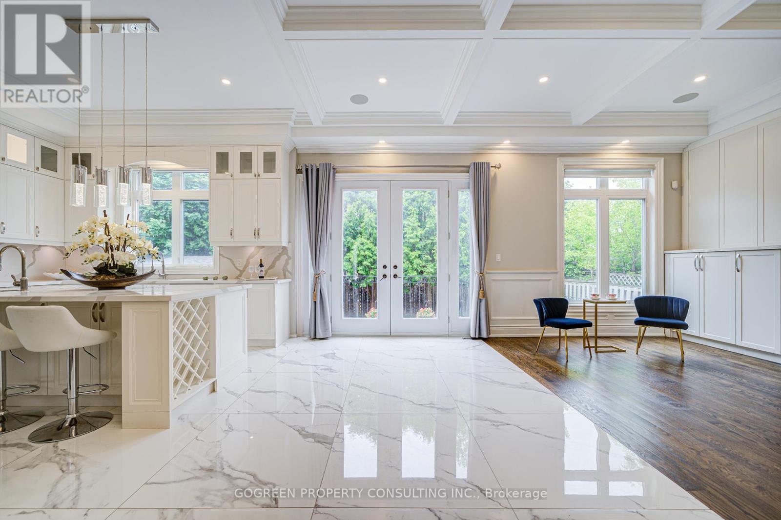 Photo 13 of 329 Paliser Crescent S, Richmond Hill ON