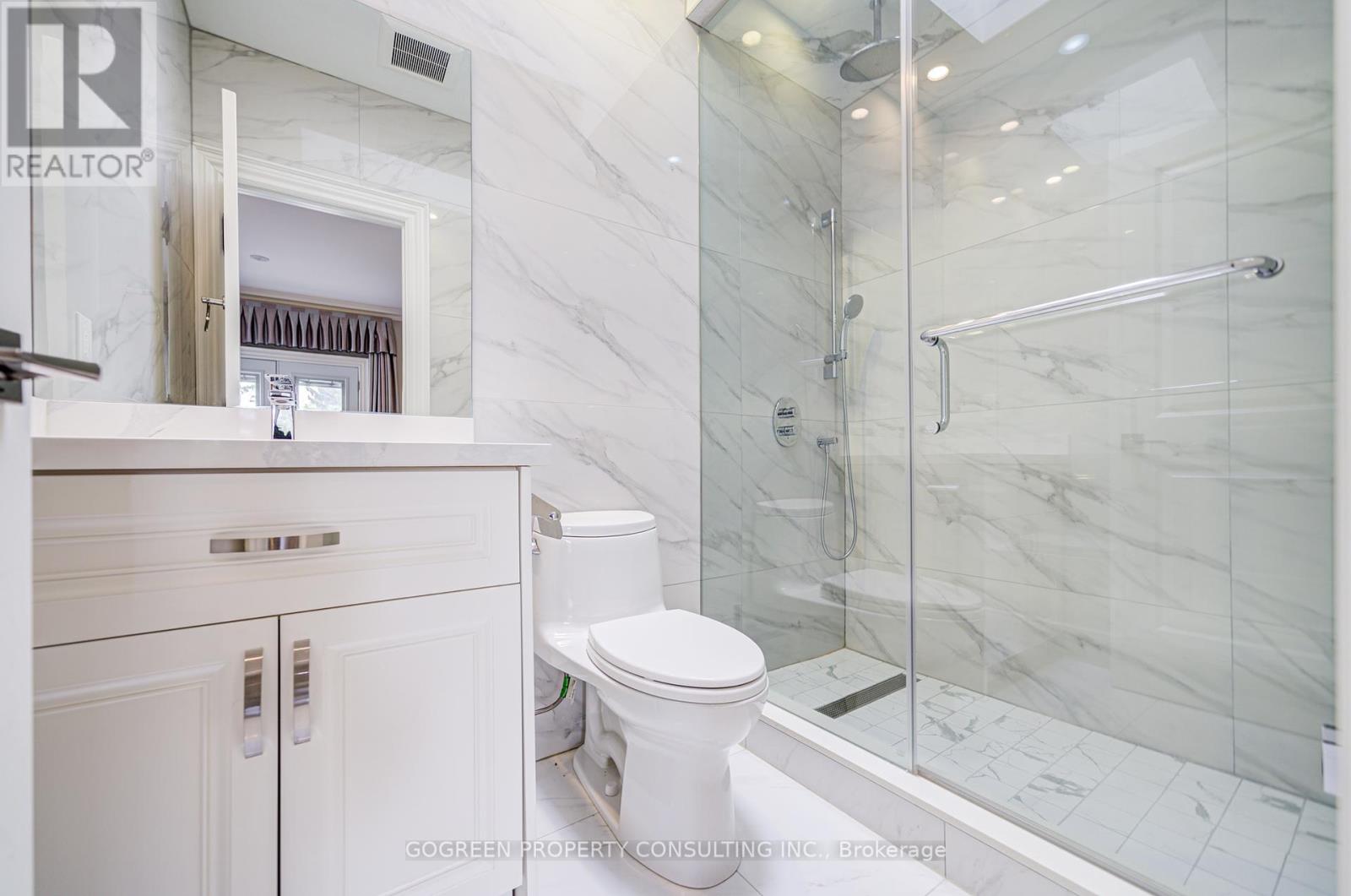 Photo 37 of 329 Paliser Crescent S, Richmond Hill ON