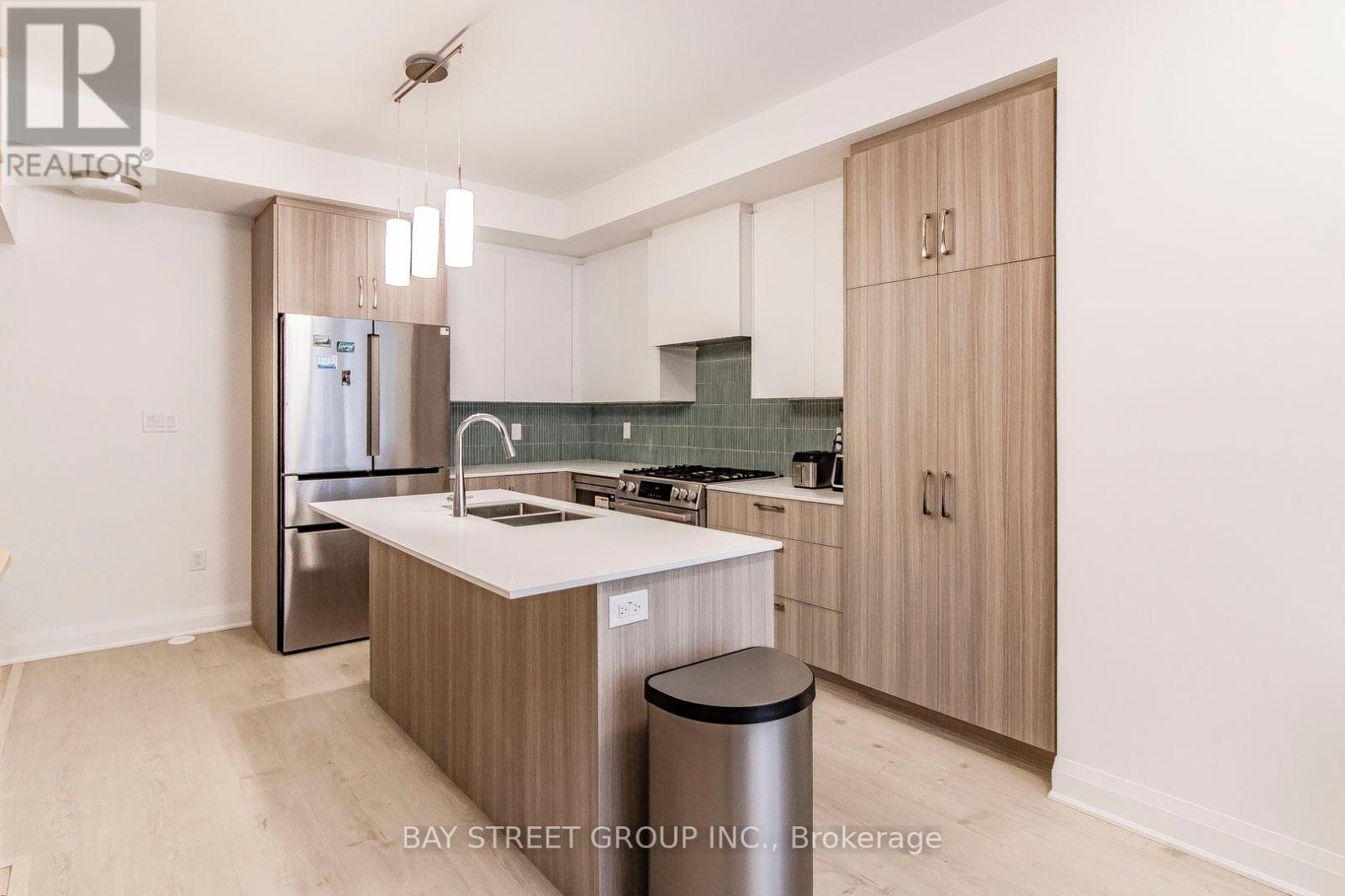 Photo 8 of Third Level 2nd Br 114 Alton Crescent, Vaughan ON