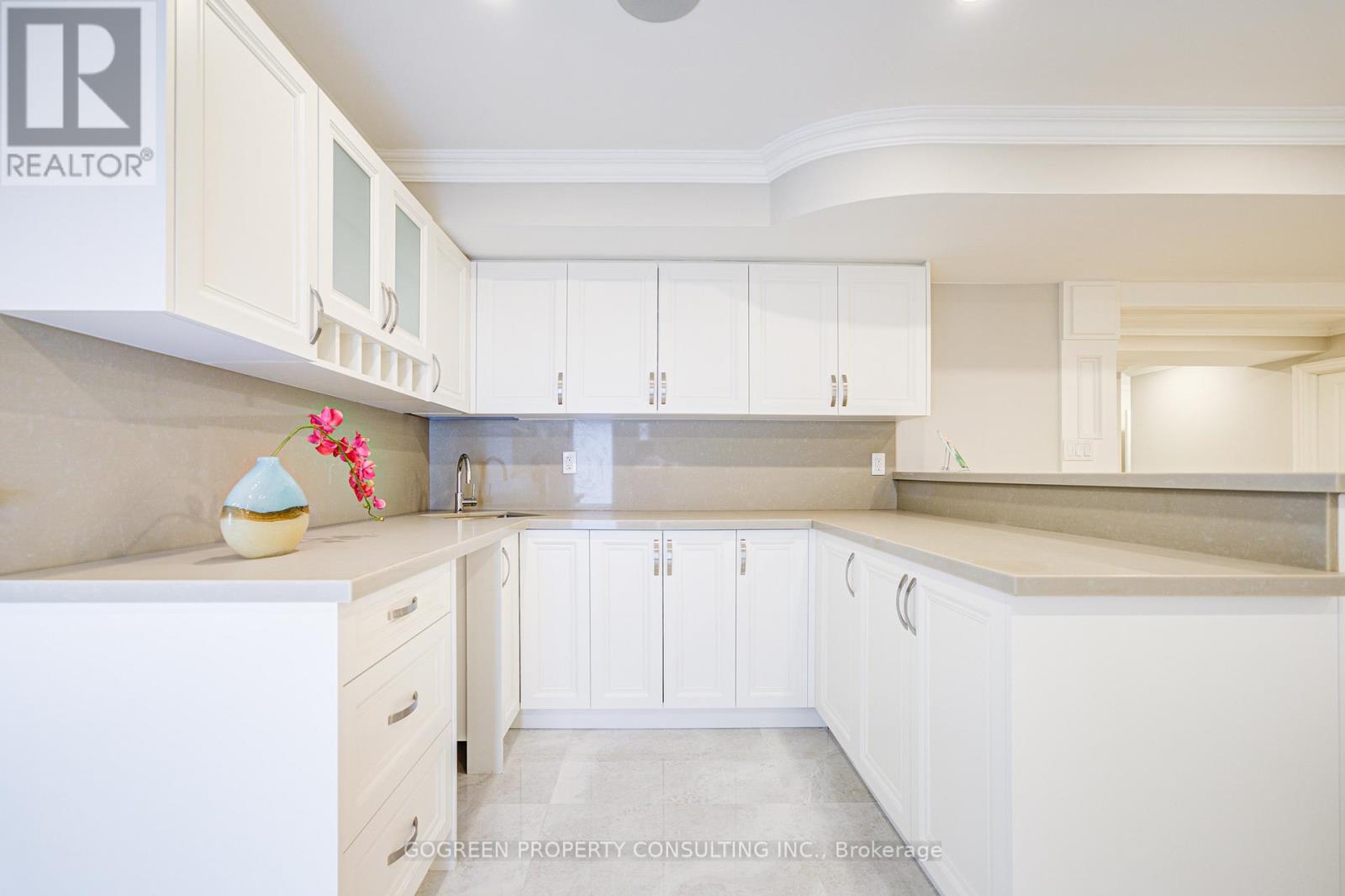 Photo 44 of 329 Paliser Crescent S, Richmond Hill ON