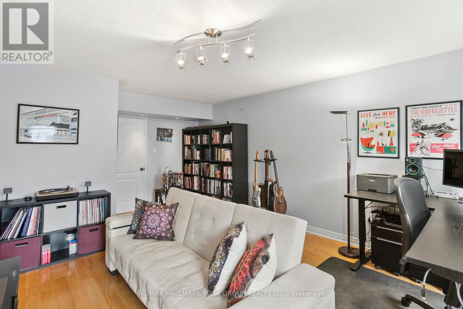 Photo 2 of Unit 10 38 Hunt Avenue, Richmond Hill ON