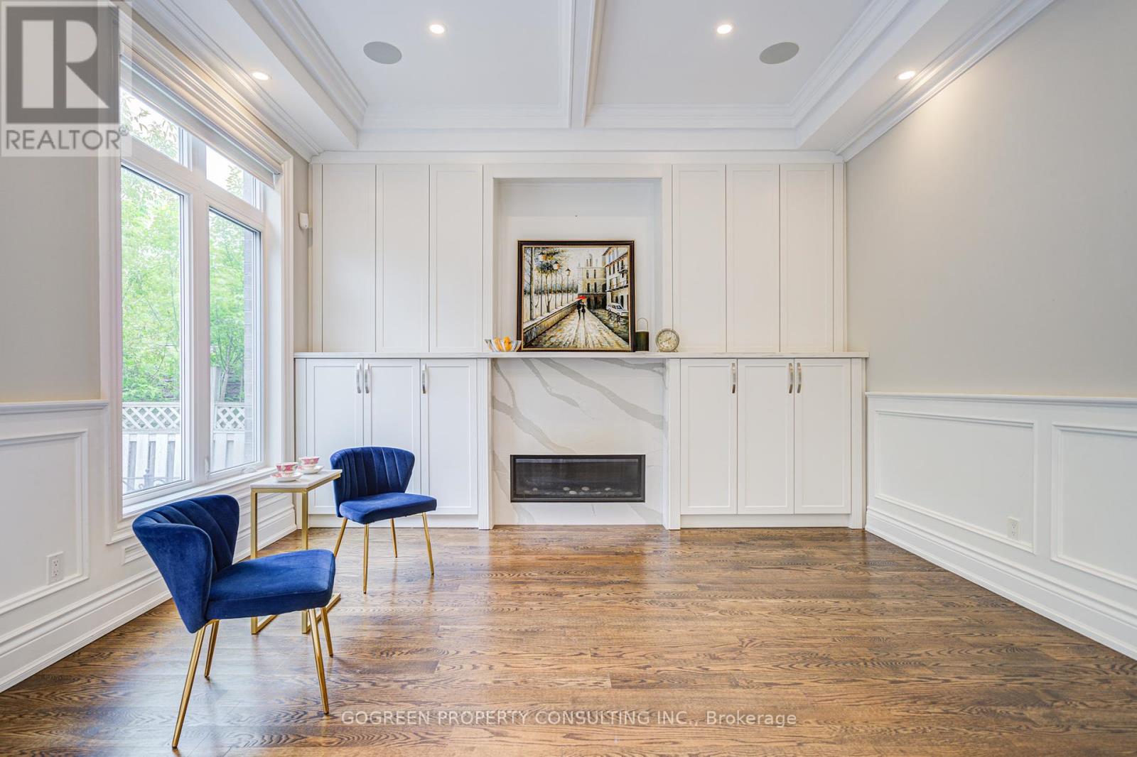 Photo 14 of 329 Paliser Crescent S, Richmond Hill ON